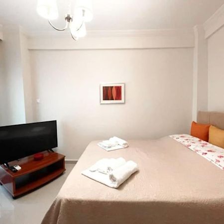 Crimson Suite: 1-Bedroom Apartment In 테살로니키 외부 사진