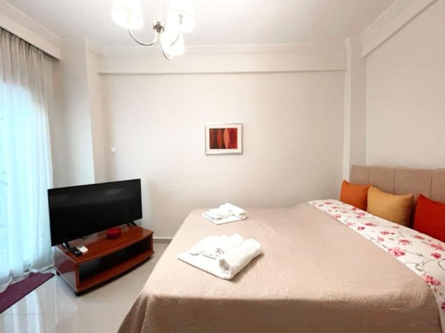 Crimson Suite: 1-Bedroom Apartment In 테살로니키 외부 사진