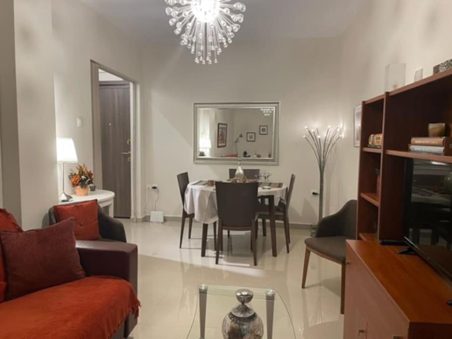 Crimson Suite: 1-Bedroom Apartment In 테살로니키 외부 사진