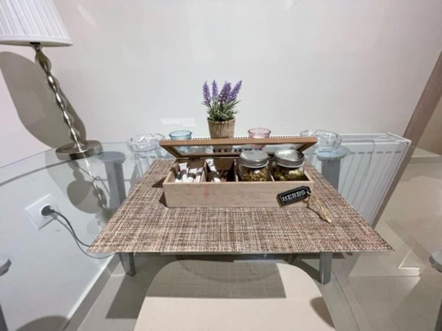 Crimson Suite: 1-Bedroom Apartment In 테살로니키 외부 사진
