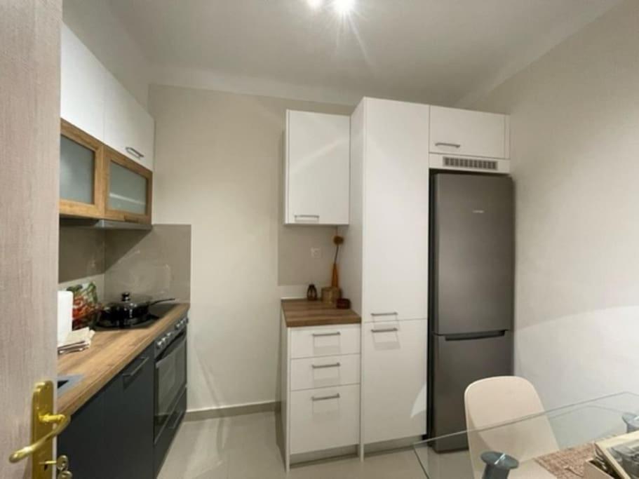 Crimson Suite: 1-Bedroom Apartment In 테살로니키 외부 사진