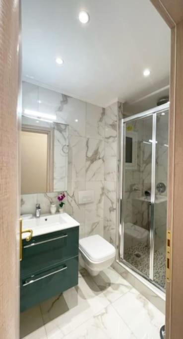 Crimson Suite: 1-Bedroom Apartment In 테살로니키 외부 사진